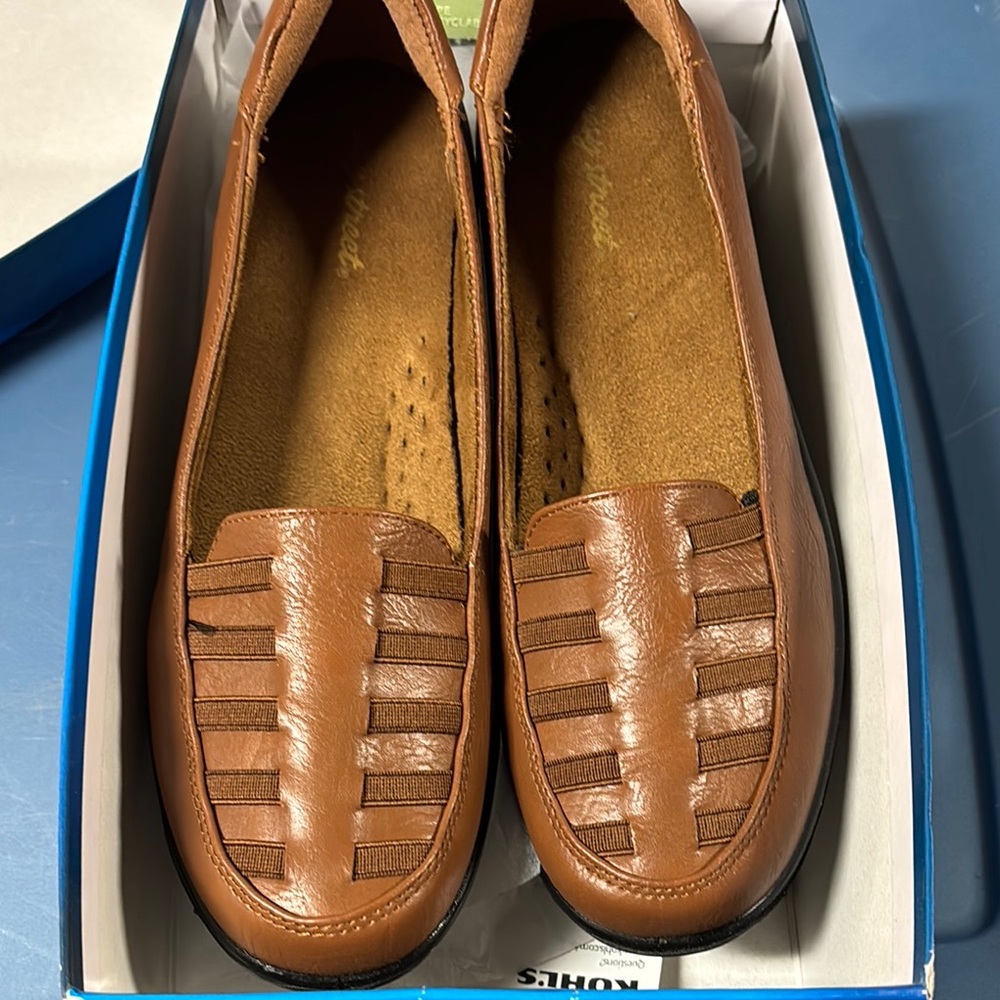 NEW WOMENS 9 Brown Leather Loafers